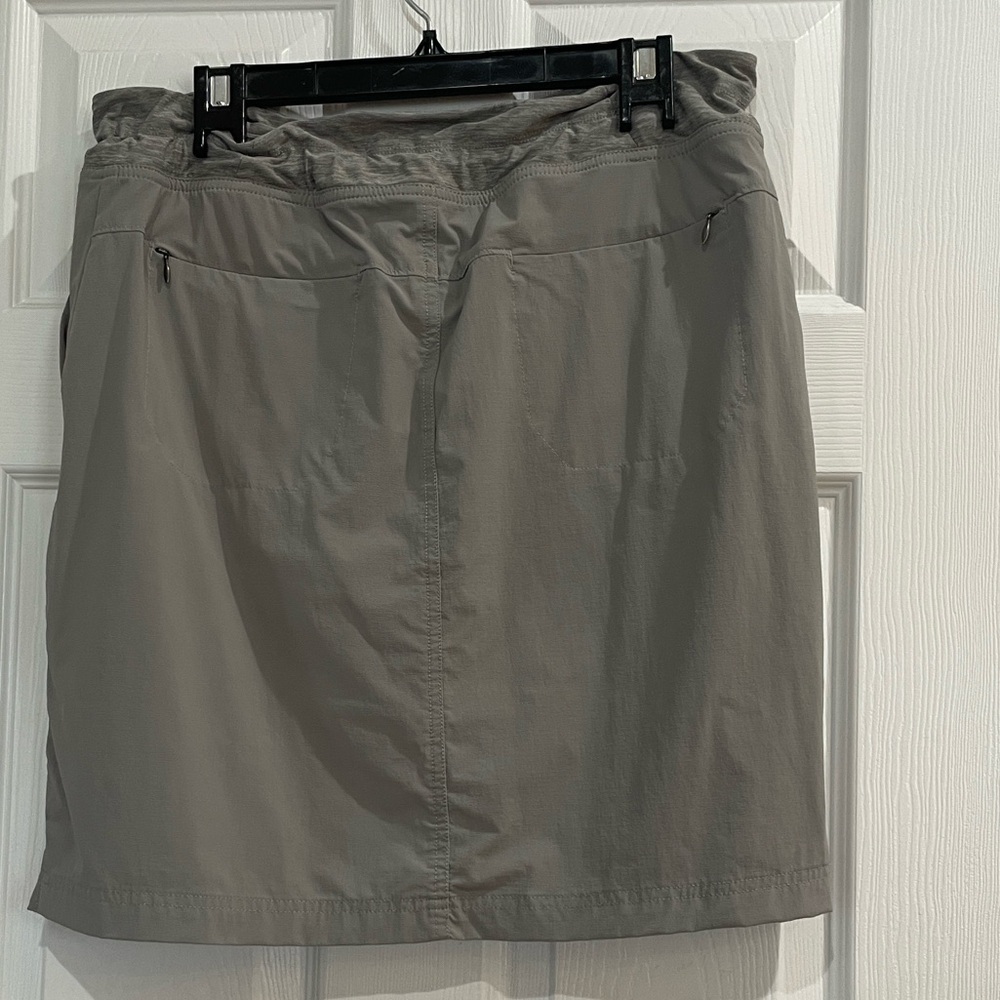 Duluth trading Co grey skort skirt attached shorts stretch women’s size 14 - Picture 2 of 14